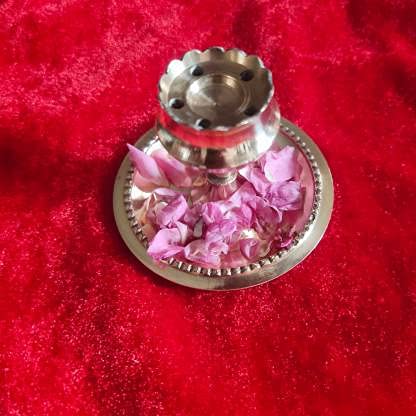 The Pooja Shop Small Brass Incense Stand (Agardan, Agarbatti Stand) Golden 18 Gm