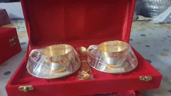 Indian Art Villa Set of 2 Silver Pleated Gold Polished Silver Plated Set of 2 Cup Sauccers with 1 Tray - Serving Tea Tableware Home Hotel Gift item Decorative